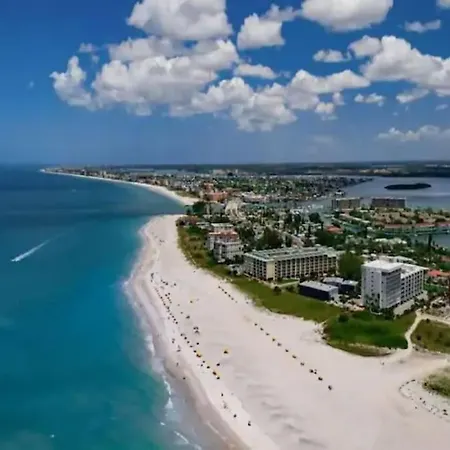 Private One-Bedroom 1 -Directly Across From Beach St. Pete Beach Exterior photo