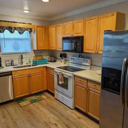 Private One-Bedroom 1 -Directly Across From Beach St. Pete Beach Exterior photo