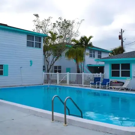 Private One-Bedroom 1 -Directly Across From Beach St. Pete Beach Exterior photo