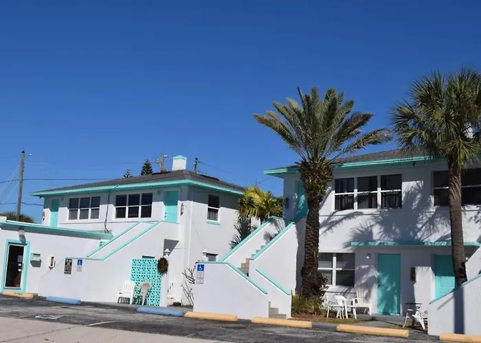 Private One-Bedroom 1 -Directly Across From Beach
