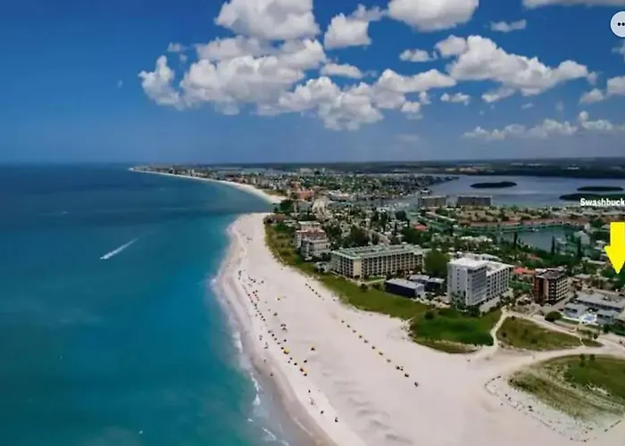 Private One-Bedroom 1 -Directly Across From Beach