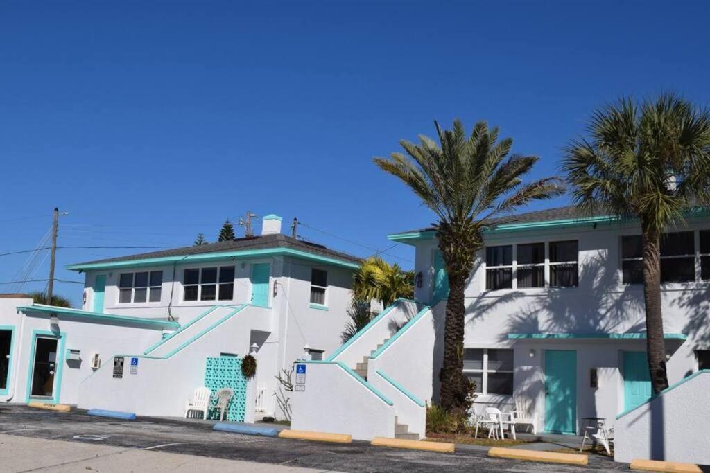 Private One-bedroom 1 -directly Across From * St. Pete Beach