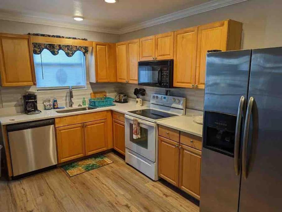 Apartment Private One-bedroom 1 -directly Across From St. Pete Beach