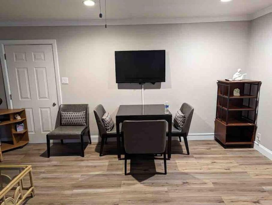 Private One-bedroom 1 -directly Across From * St. Pete Beach