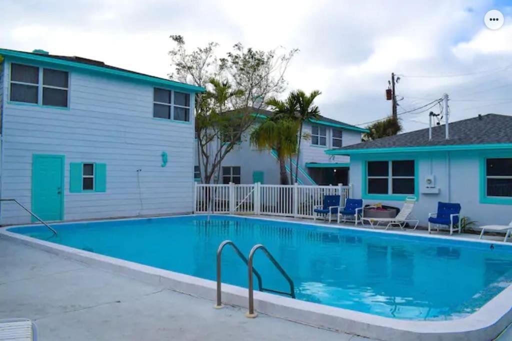 Apartment Private One-bedroom 1 -directly Across From